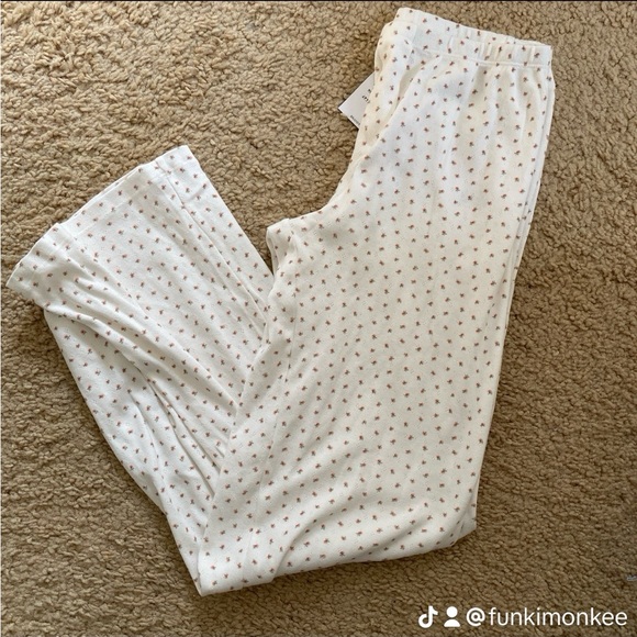 Brandy melville Keira floral sweatpants - Picture 2 of 5